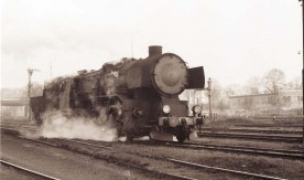 Parowóz Ty43-24 manewruje na torach w Malborku, 1975. Fot. A....